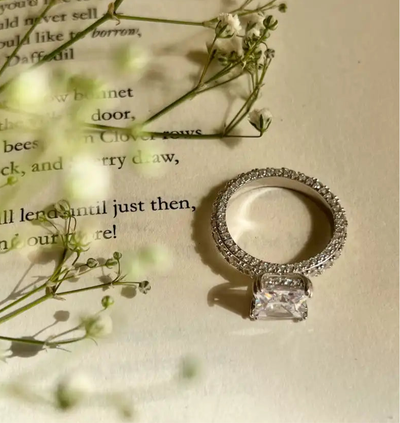 Sheen Ring – Solitaire-Inspired Pure Silver Ring