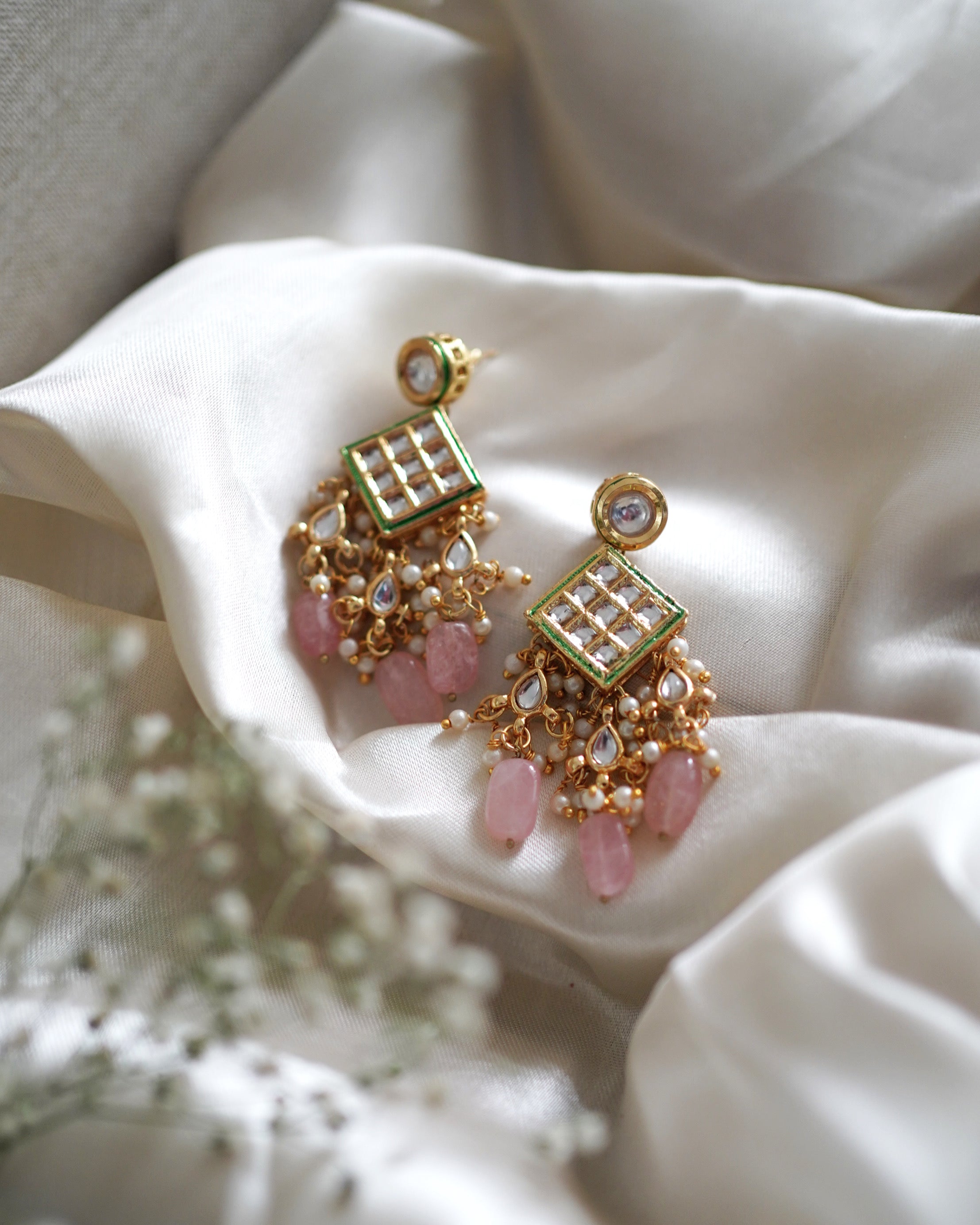 Musu Earrings – Minimal Kundan Design | Medium Size | Customisable Pearls