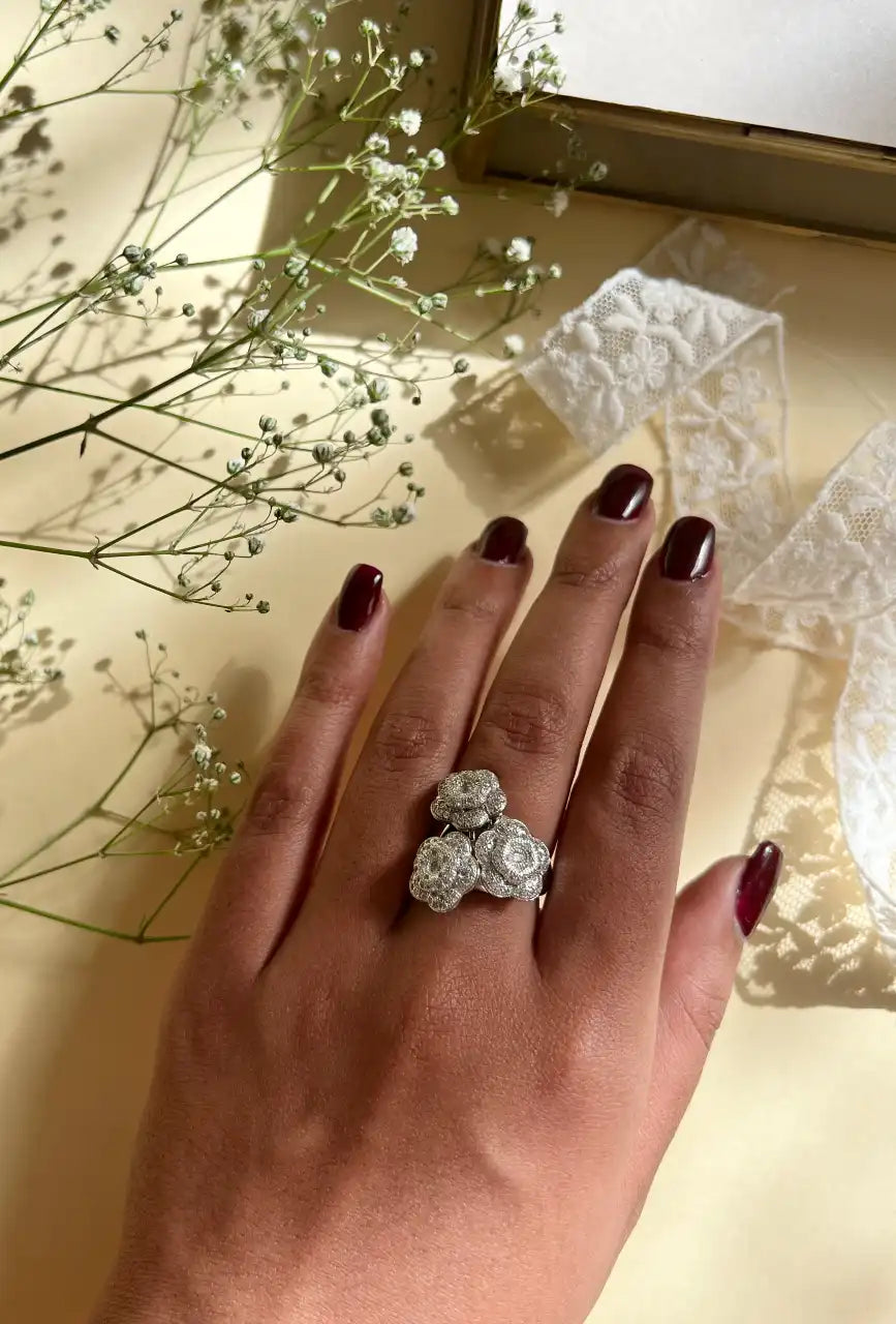 Primrose Ring – Three Roses Intertwined in Timeless Harmony