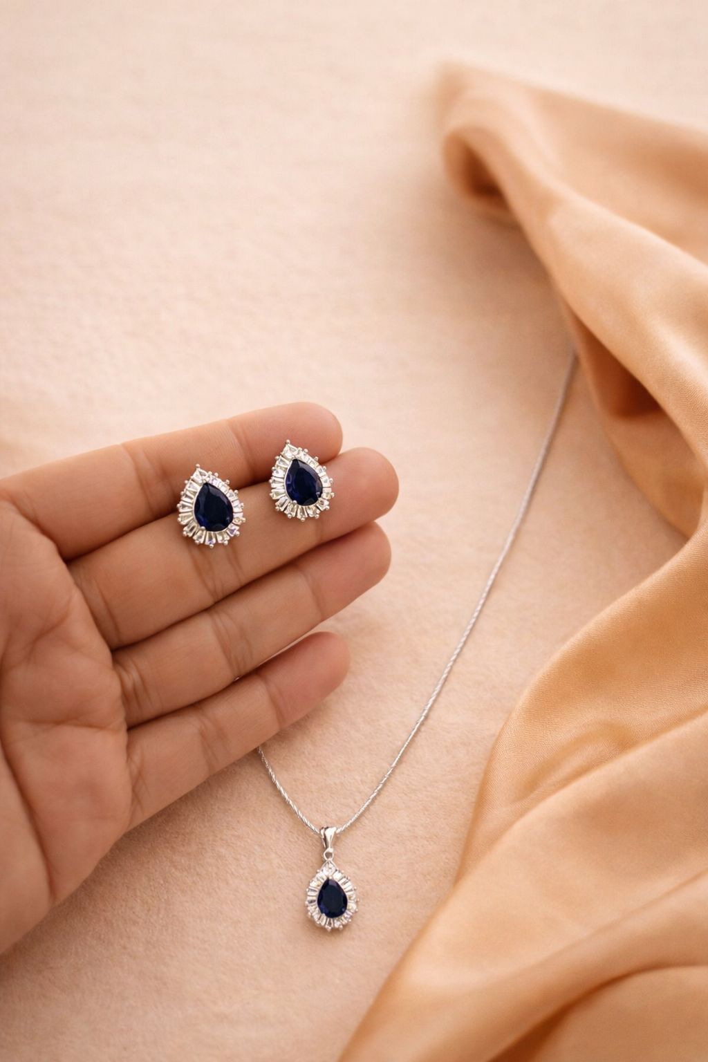 Diamora Crystal Radiance Set | Pure Silver Studs & Pendant witu chain