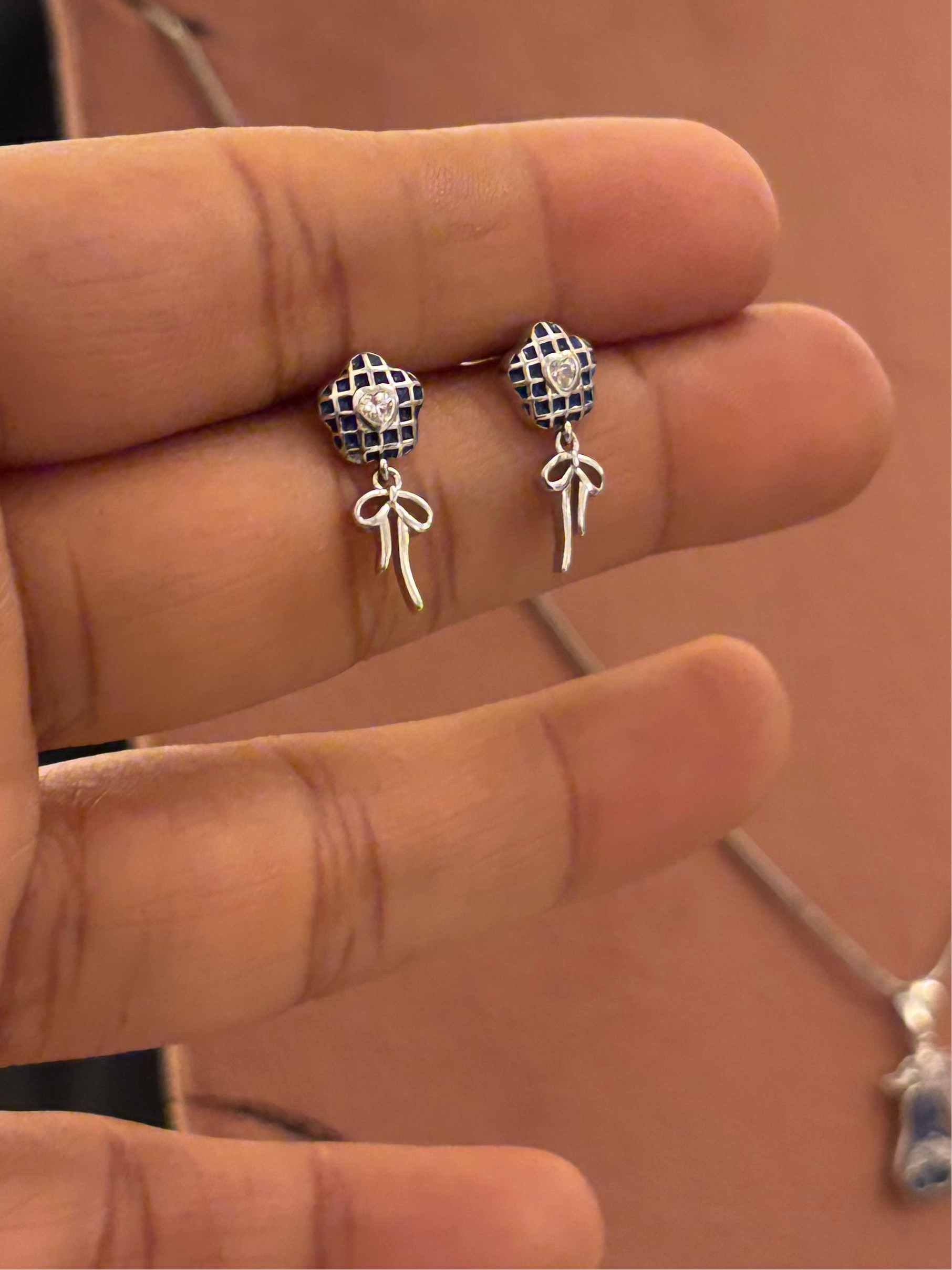 Florina Bloom Pendant Set with chain