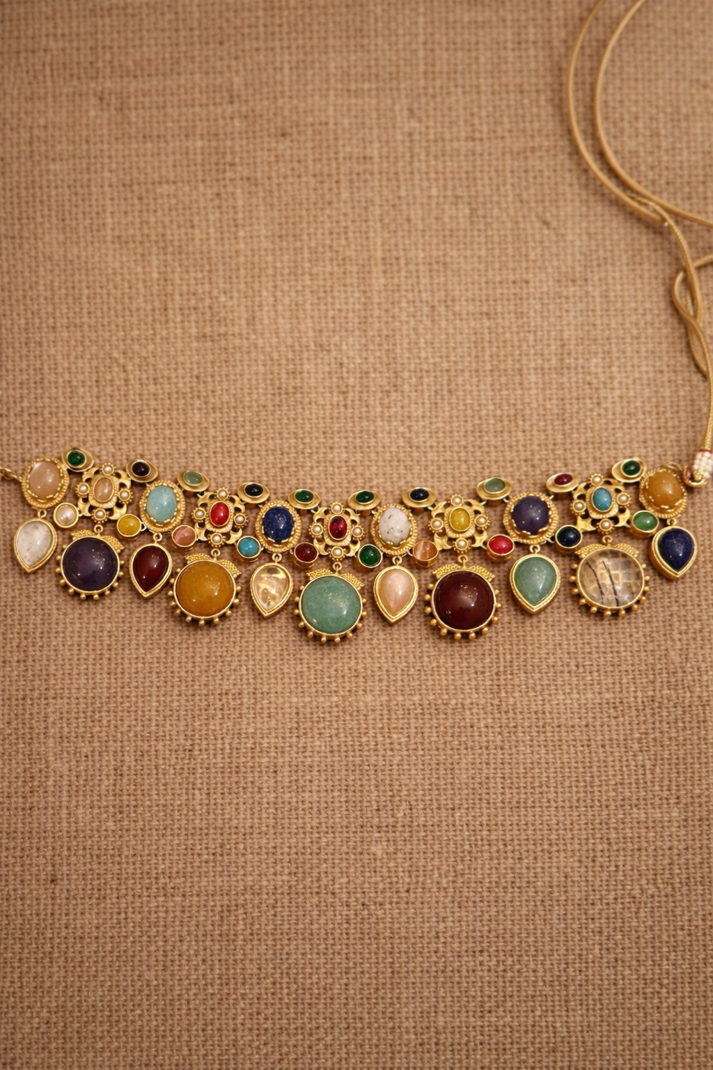Rangrez-e-Jahan Navratna Choker