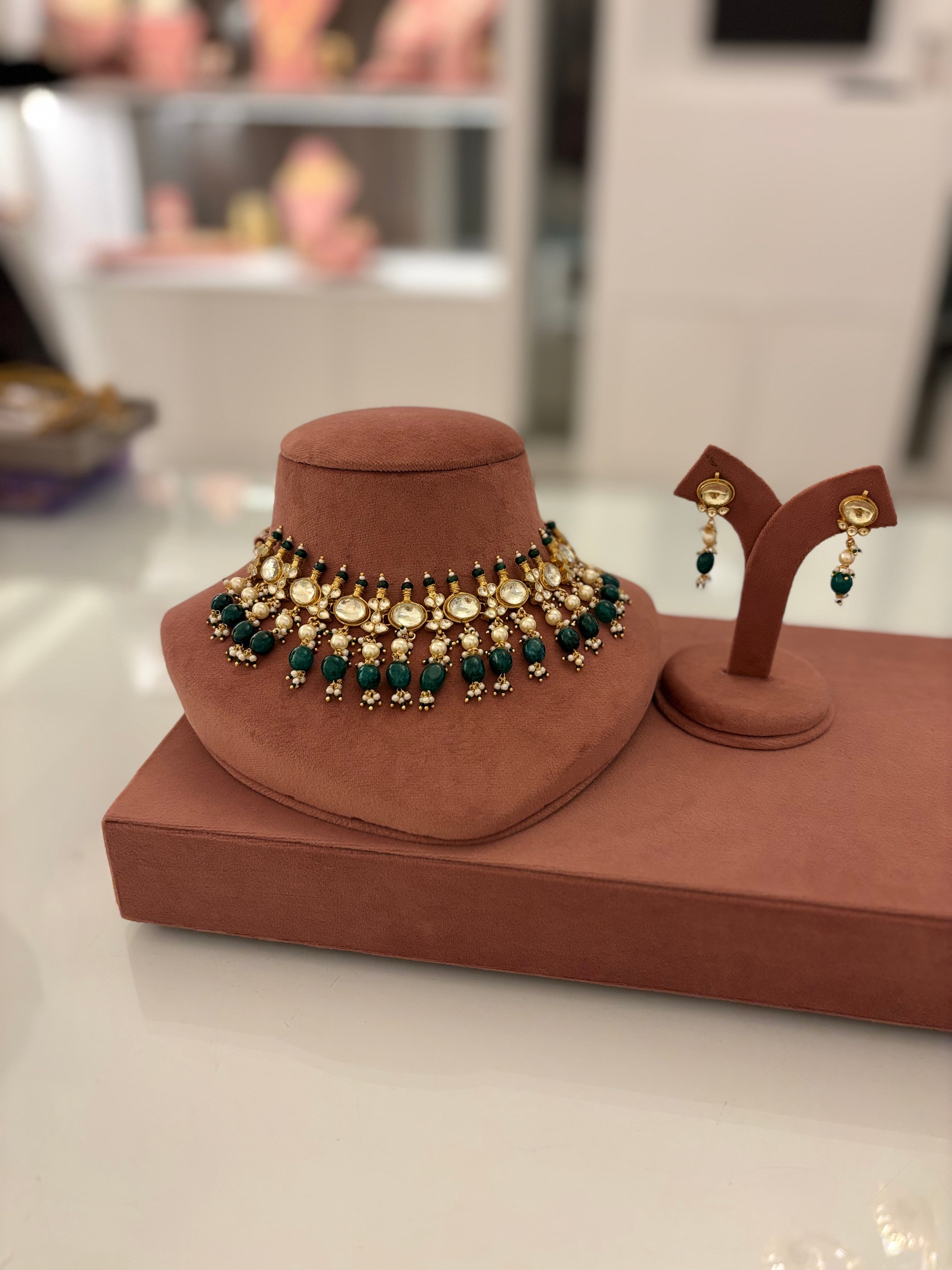 Ariya Pachi Noor Choker Set | Minimal Traditional Kundan Jewellery