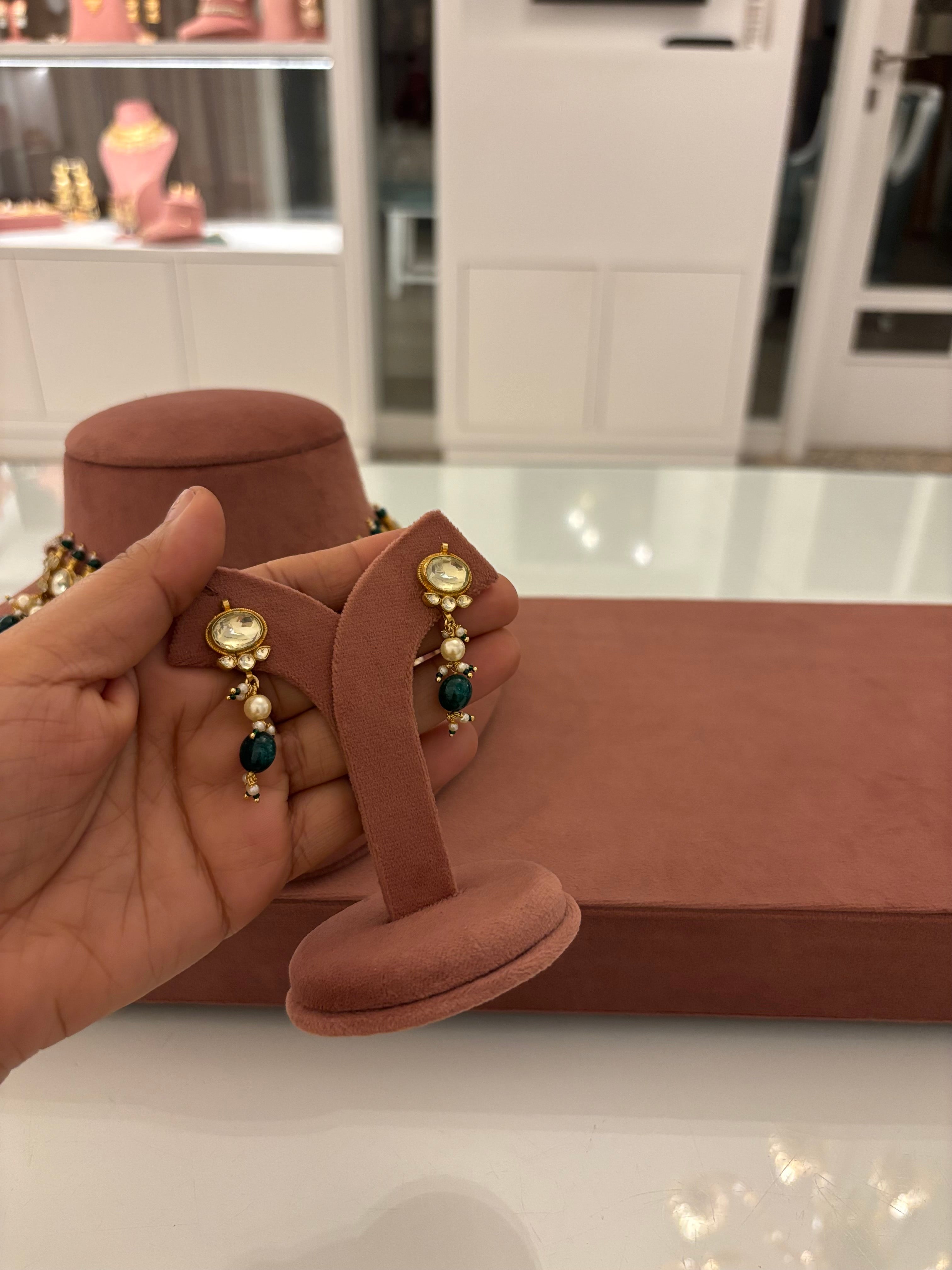 Ariya Pachi Noor Choker Set | Minimal Traditional Kundan Jewellery