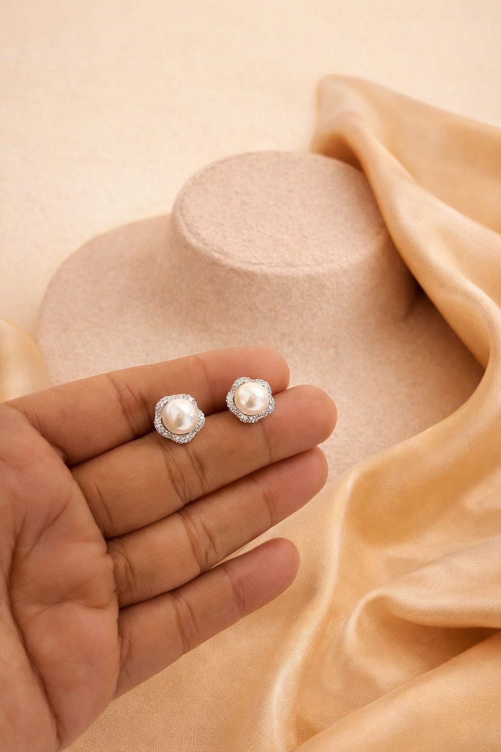 Lunara Pearl Grace Set – Pure Silver Studs & Pendant with Chain