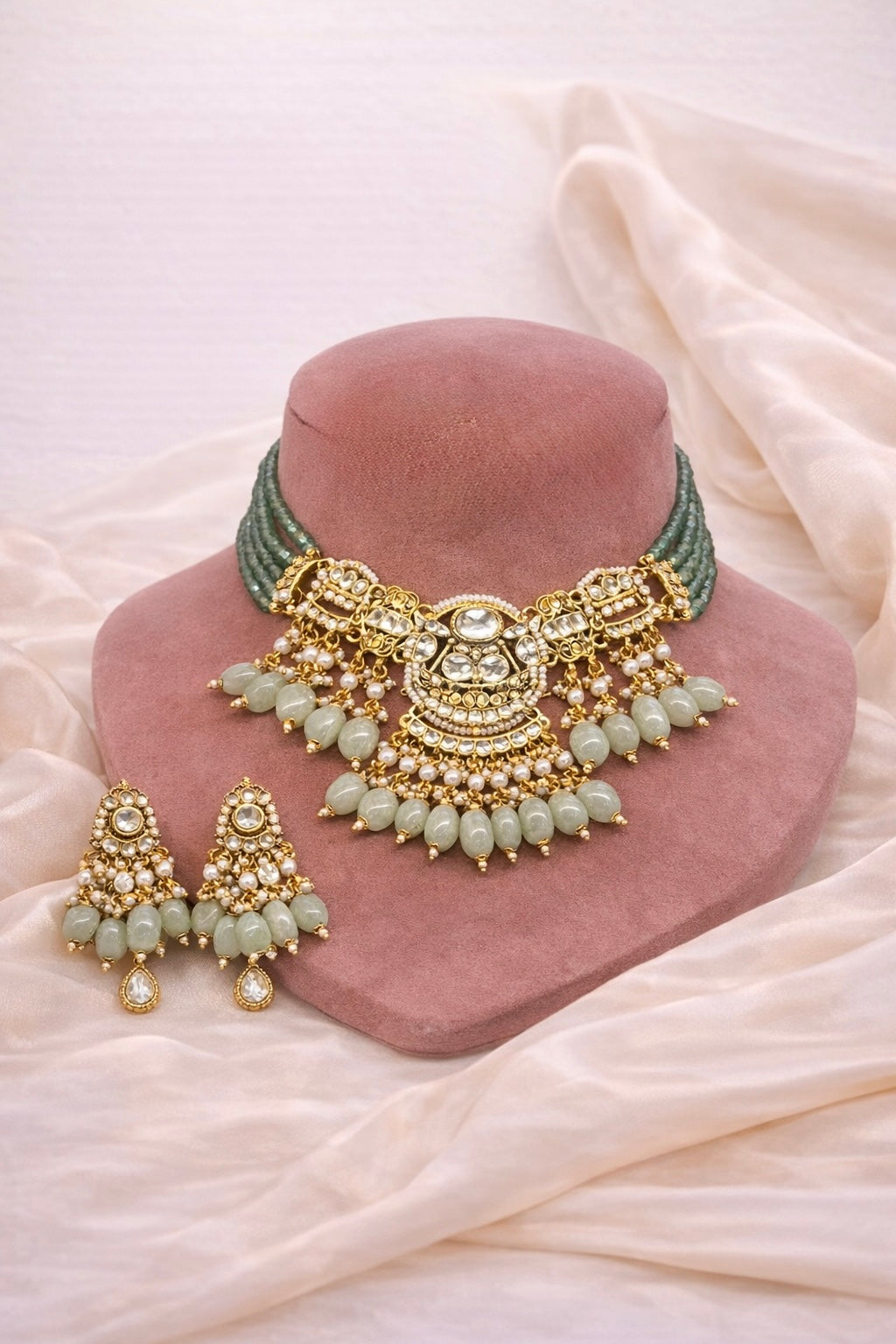 Aabha Jashn Kundan Necklace Set