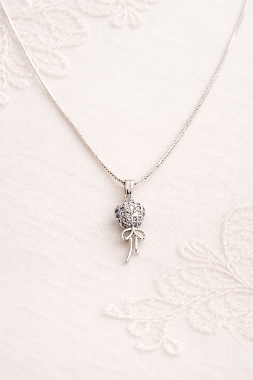 Florina Bloom Pendant Set with chain