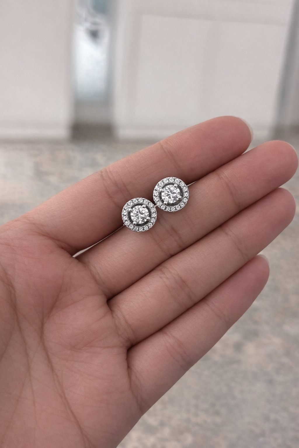 Elvara Solitaire Shine Studs – Classic Diamond‑Look Everyday Earrings