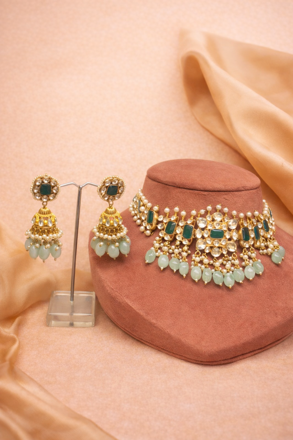 Emerald Noor Pearl Choker Set (Gold-Plated Finish)