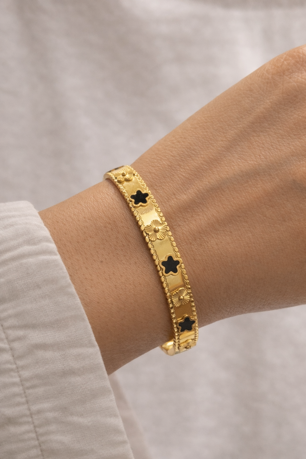 Gulshan Noir Charm Bangle