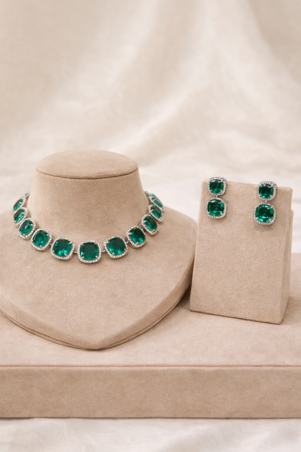 The Emerald Court Necklace Set