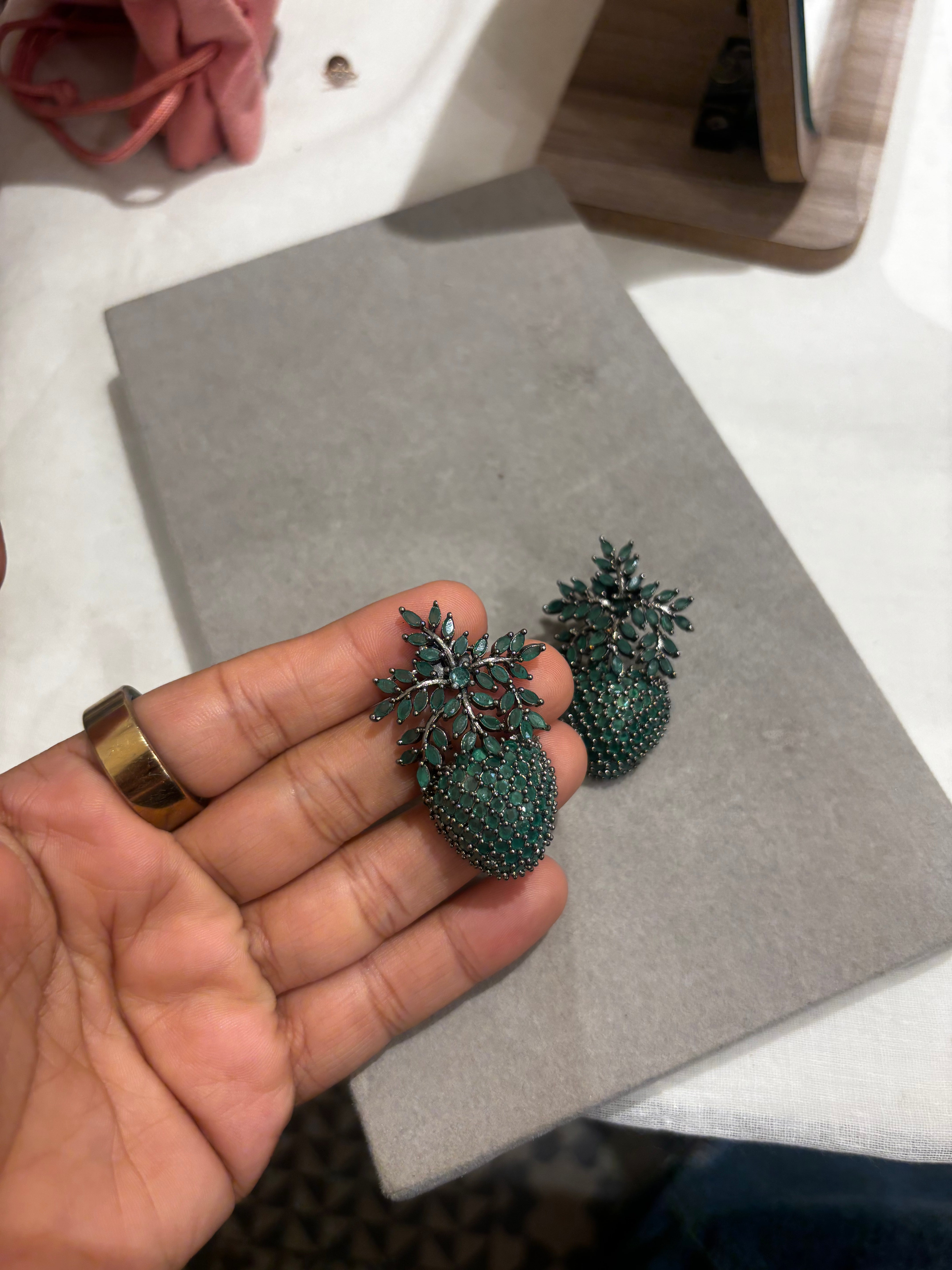 Raas pineapple Studs