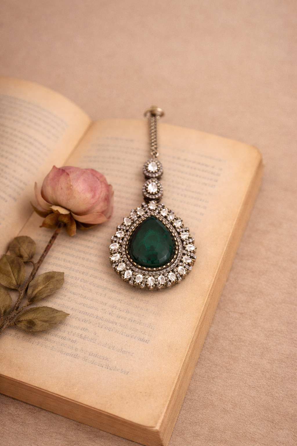 Emerald solid Maang Tikka -Clearance